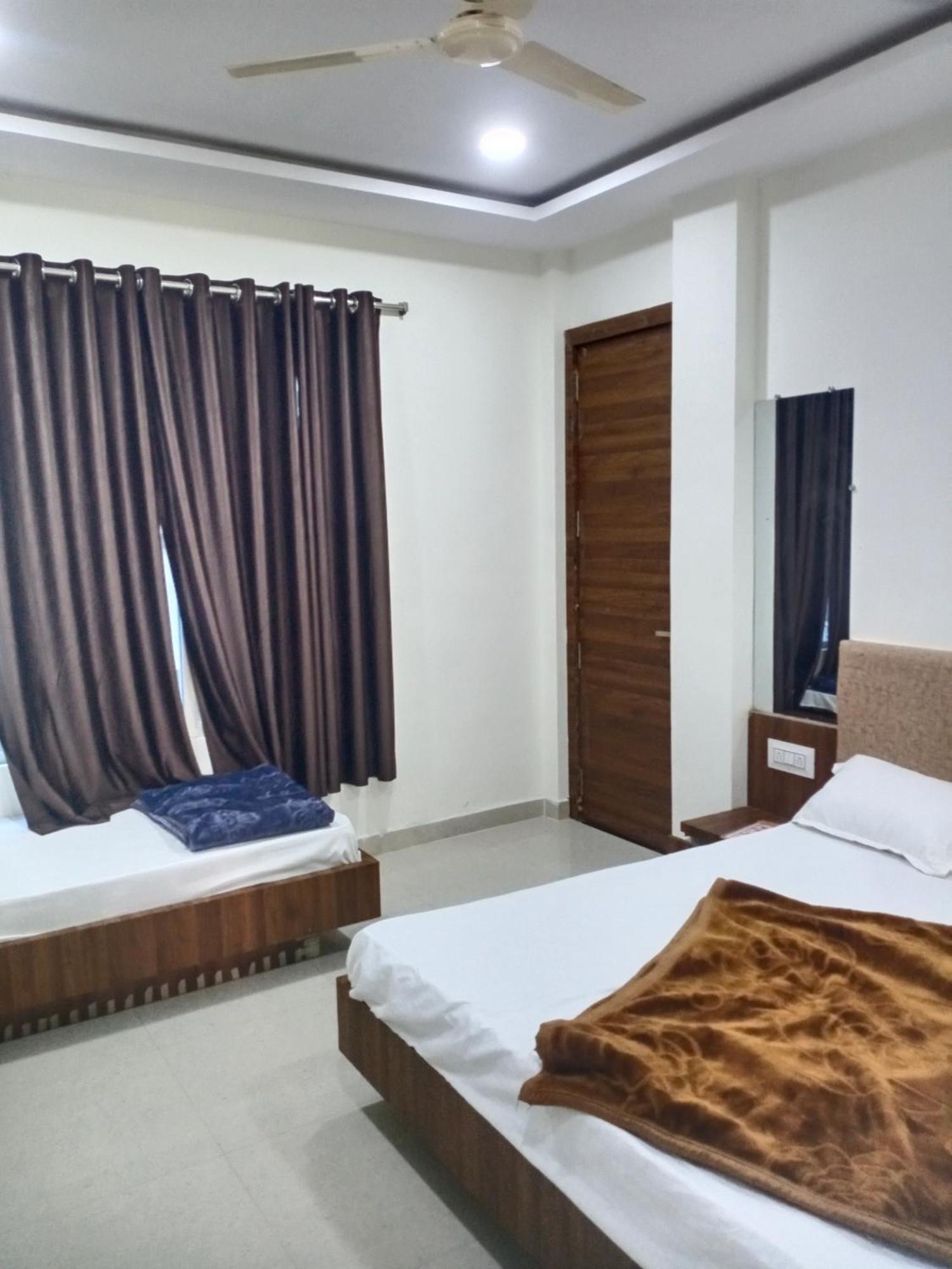 Hotel Soham Palace Удджайн Екстер'єр фото
